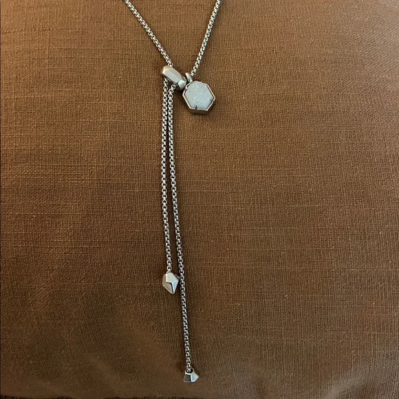 Metal adjustable bolo necklace with hexagonal pendant - Picture 2 of 6